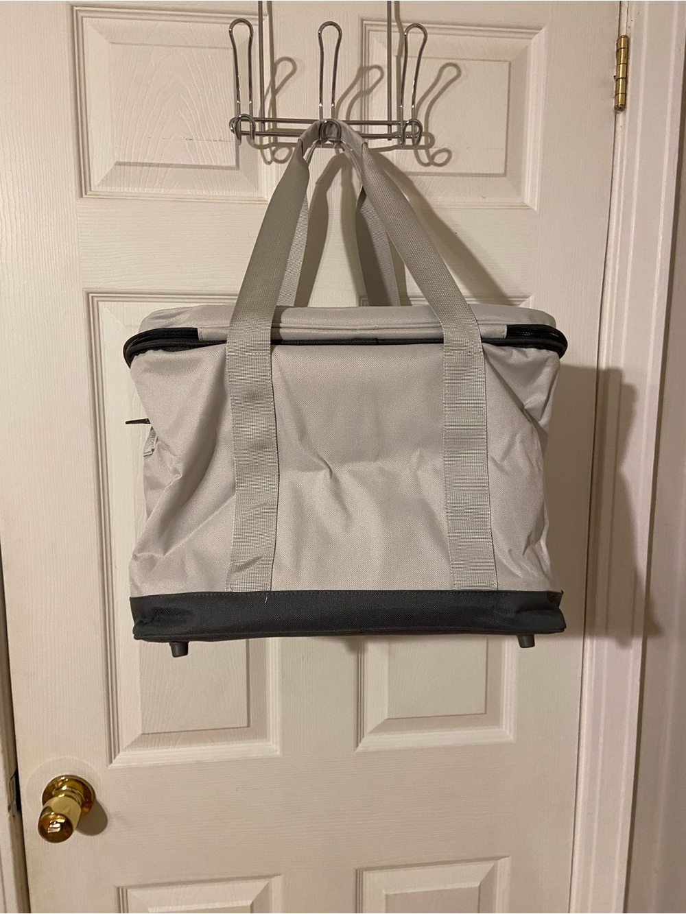 Amari & Ash Light Gray Travel Cooler Bag with Shoulder Strap 16” 30 - Picture 6 of 6